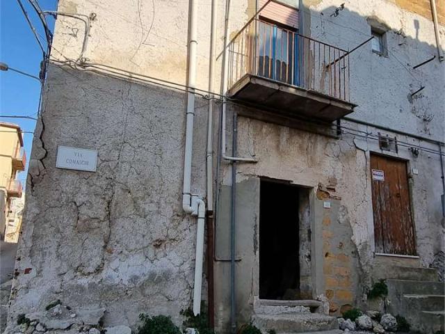 Casa indipendente a Grotte AG