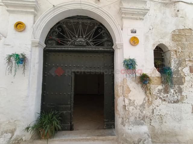 Casa indipendente con box doppio a Grottaglie