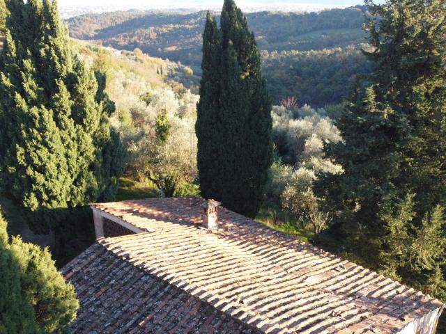 Casa indipendente con box doppio in traversa ii 77, Lucca