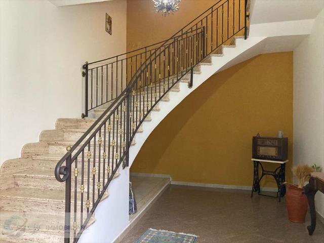 Casa indipendente con box in via carlo goldoni, Vicari