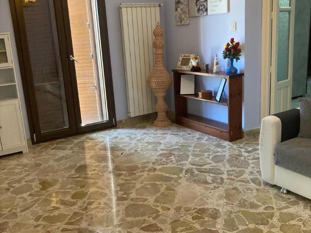Casa indipendente con box in via catania 7, Prizzi