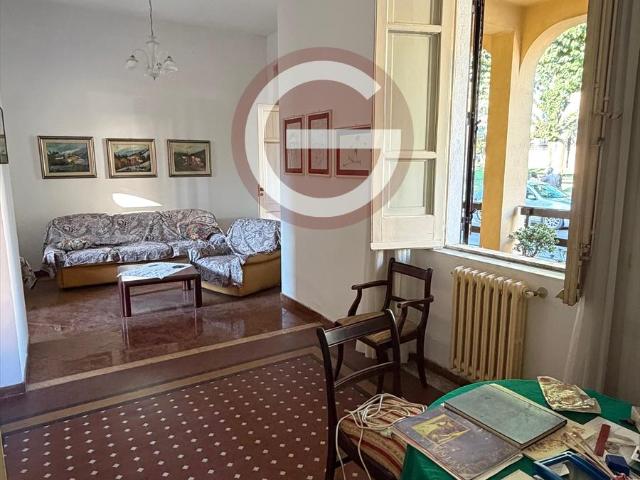 Casa indipendente con box, Taurianova centrale