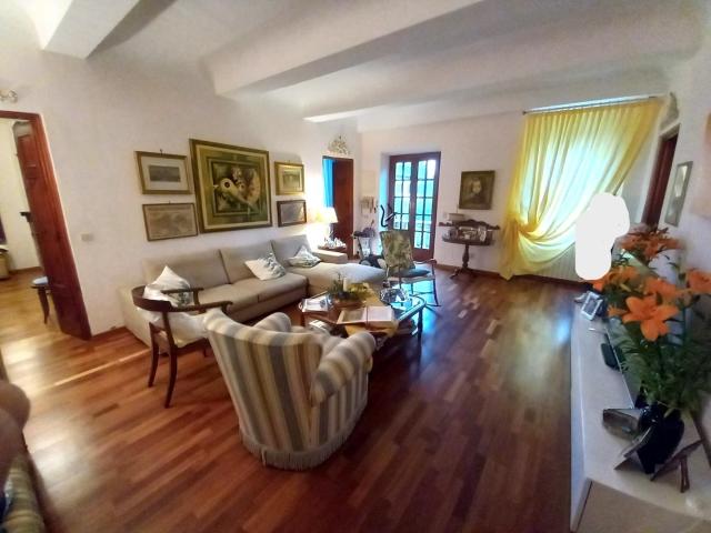 Casa indipendente con giardino, Capannori massa macinaia