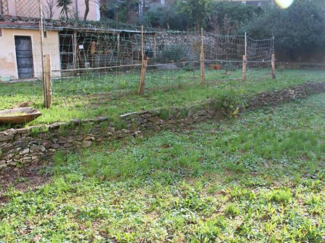 Casa indipendente con giardino, Carrara centro