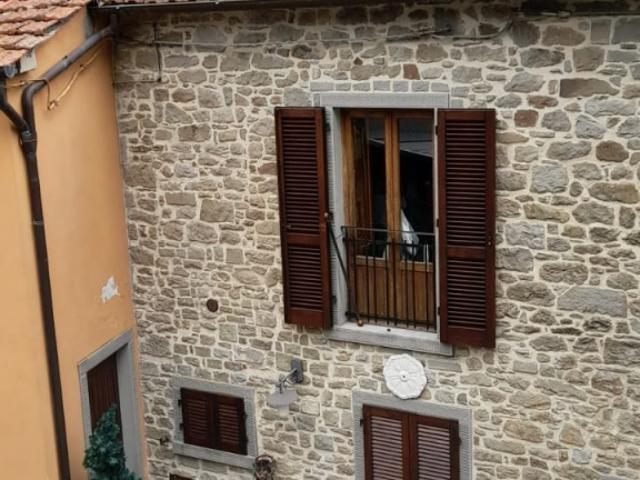 Casa indipendente con giardino a Talla