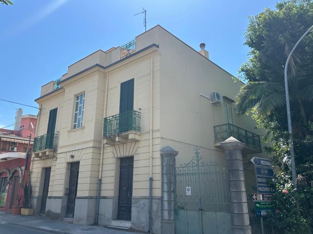 Casa indipendente con giardino a Terme Vigliatore