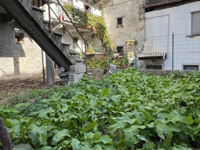 Casa indipendente con giardino a Varzo