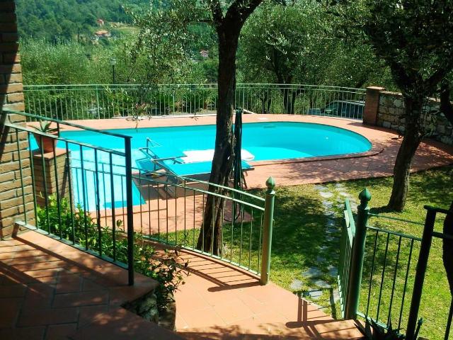 Casa indipendente con giardino a Vezzano Ligure