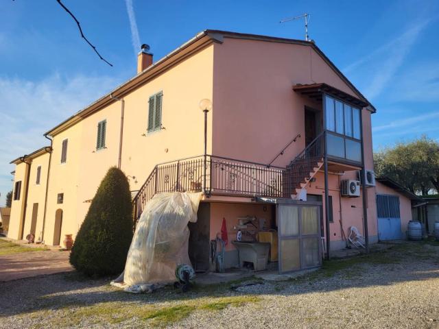 Casa indipendente con giardino a Vinci
