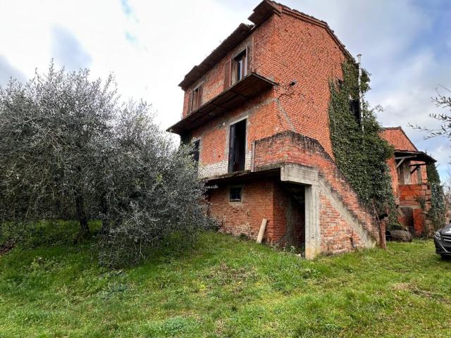 Casa indipendente con giardino a Arezzo