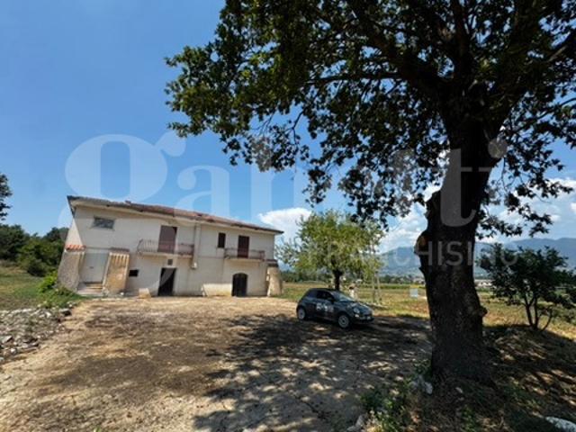 Casa indipendente con giardino a Baia e Latina