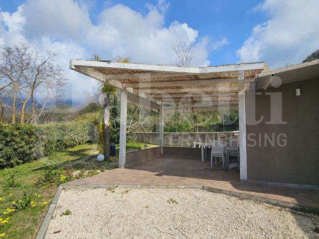 Casa indipendente con giardino a Belvedere Marittimo