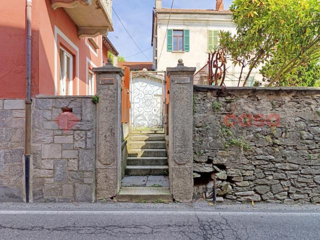 Casa indipendente con giardino a Brovello Carpugnino
