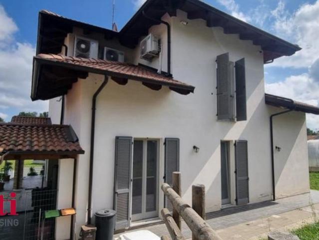 Casa indipendente con giardino a Bra