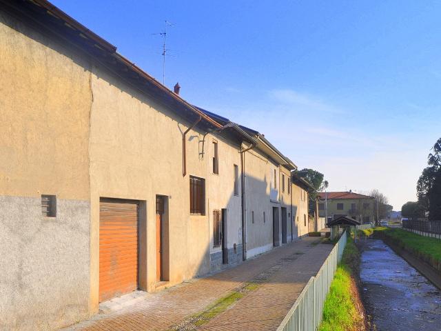 Casa indipendente con giardino a Buscate