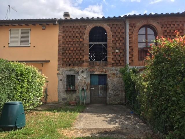 Casa indipendente con giardino a Capannori