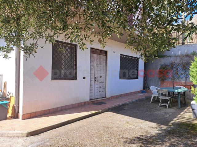 Casa indipendente con giardino a Cervaro