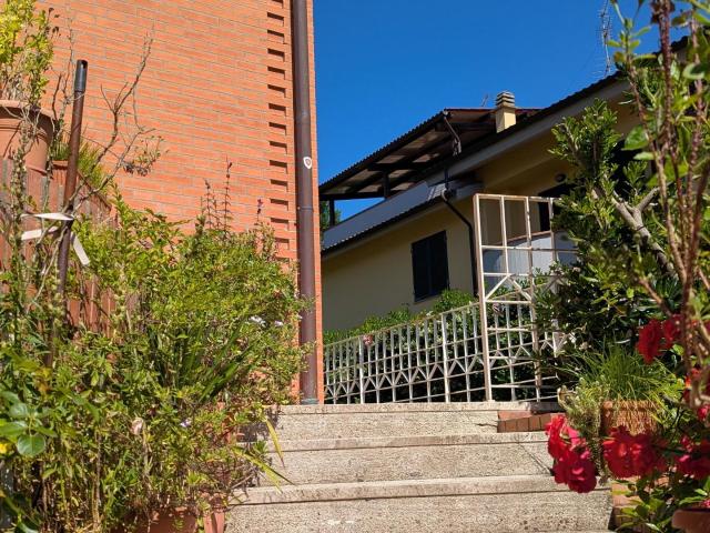 Casa indipendente con giardino a Cerreto Guidi