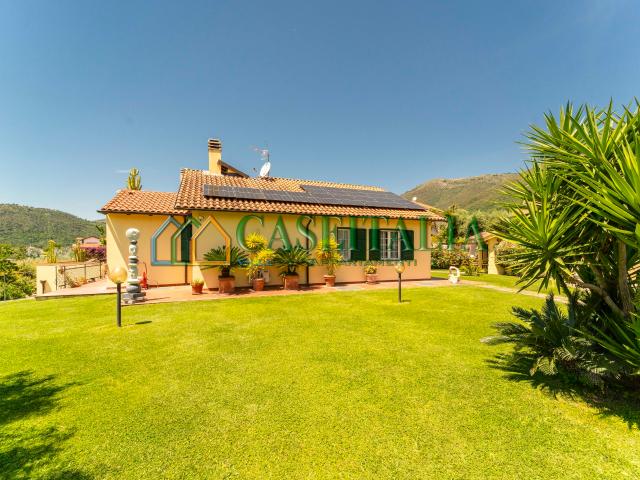Casa indipendente con giardino a Cisano sul Neva
