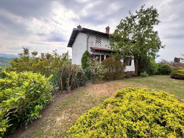 Casa indipendente con giardino a Colli Verdi