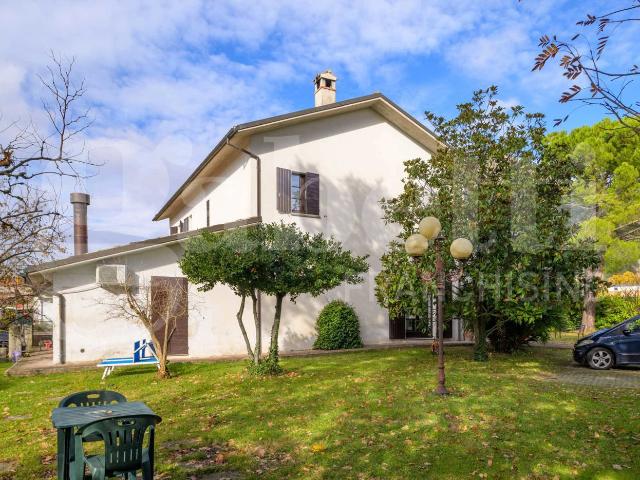 Casa indipendente con giardino a Gubbio