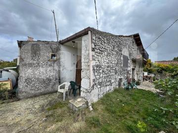 Casa indipendente con giardino a Liberi