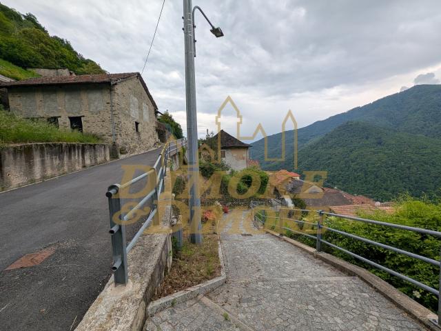 Casa indipendente con giardino a Loreglia