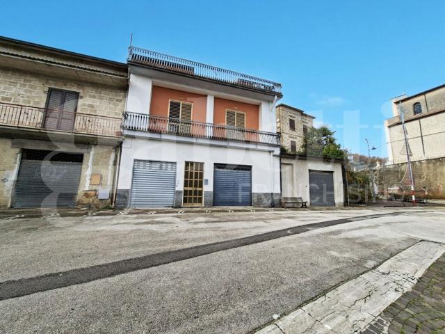 Casa indipendente con giardino a Marzano Appio
