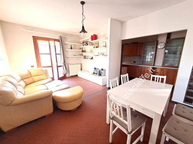 Casa indipendente con giardino a Massa