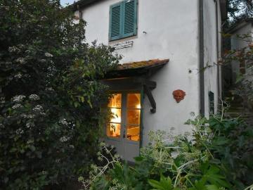 Casa indipendente con giardino a Massarosa