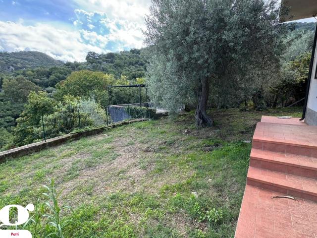 Casa indipendente con giardino a Montagnareale