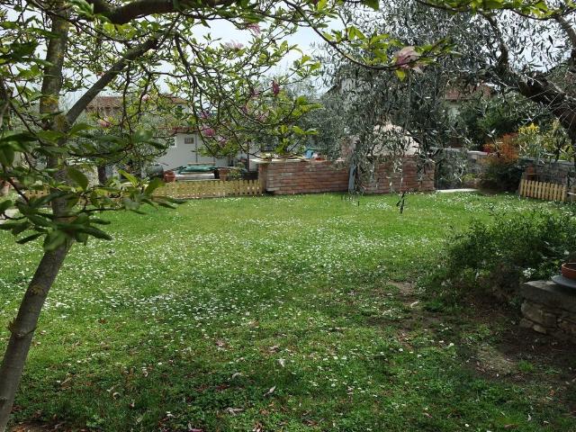 Casa indipendente con giardino a Ortonovo