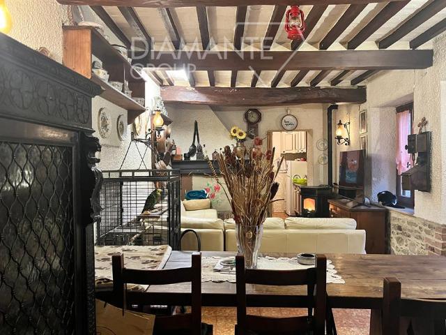 Casa indipendente con giardino a Paciano