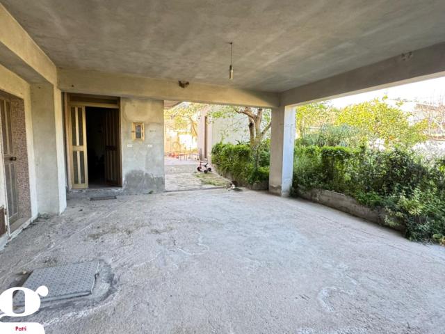 Casa indipendente con giardino a Patti