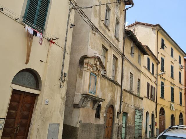 Casa indipendente con giardino a Pescia
