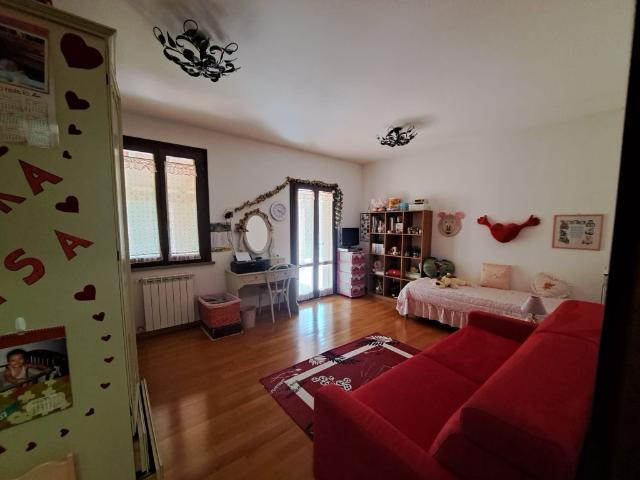 Casa indipendente con giardino a Piombino