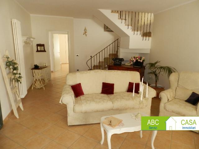 Casa indipendente con giardino a Rosignano Marittimo