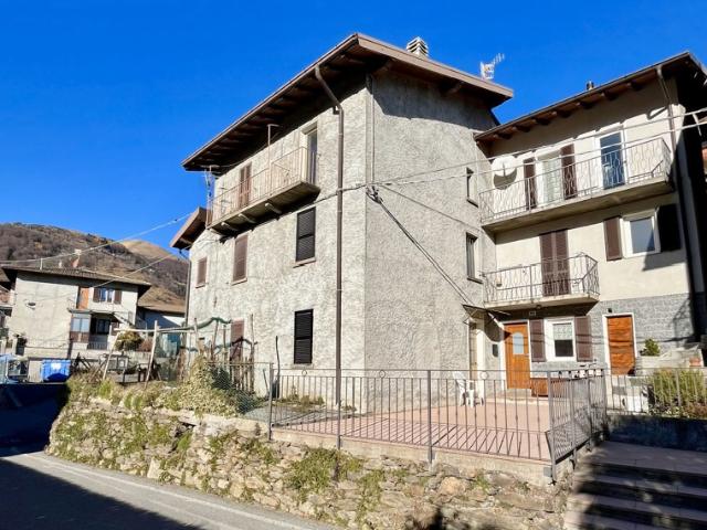 Casa indipendente con giardino a San Nazzaro Val Cavargna