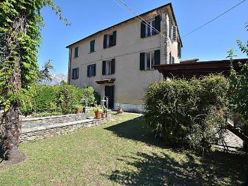 Casa indipendente con giardino a Stazzema