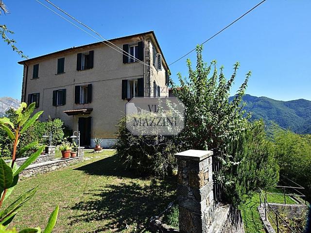 Casa indipendente con giardino a Stazzema