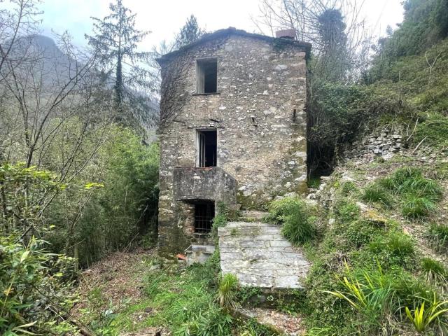 Casa indipendente con giardino a Stazzema