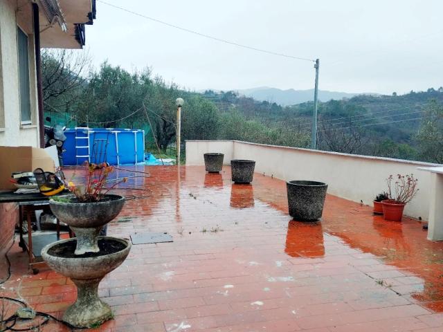 Casa indipendente con giardino, Follo sorbolo