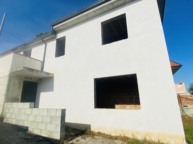 Casa indipendente con giardino in contrada cerreto 200, Miglianico