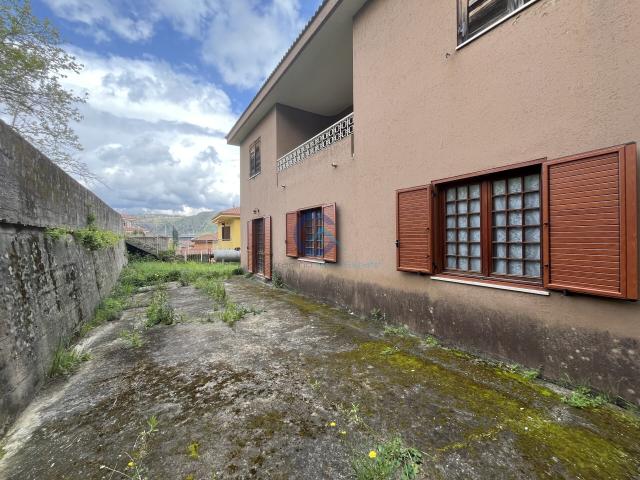 Casa indipendente con giardino in corso telesio 80, Settingiano