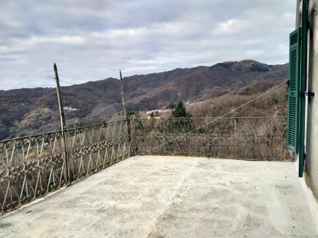 Casa indipendente con giardino in loc. le cassonare snc, Calice al Cornoviglio