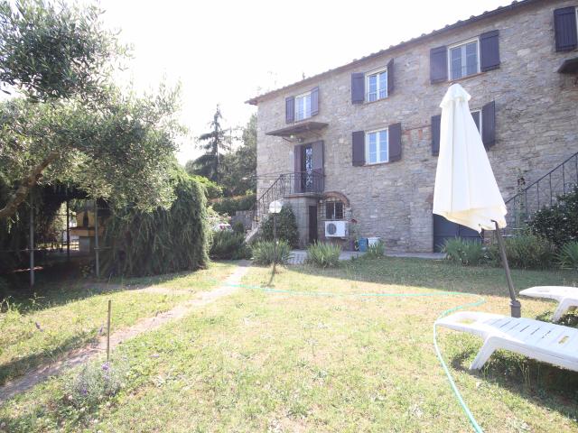 Casa indipendente con giardino in località corso 1, Pescaglia