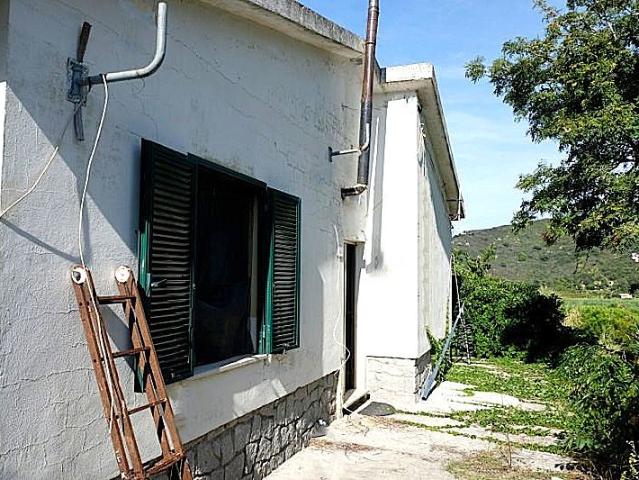 Casa indipendente con giardino in la pila, Campo nell'Elba