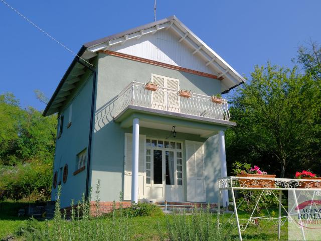 Casa indipendente con giardino in sp210 237, Ponzone