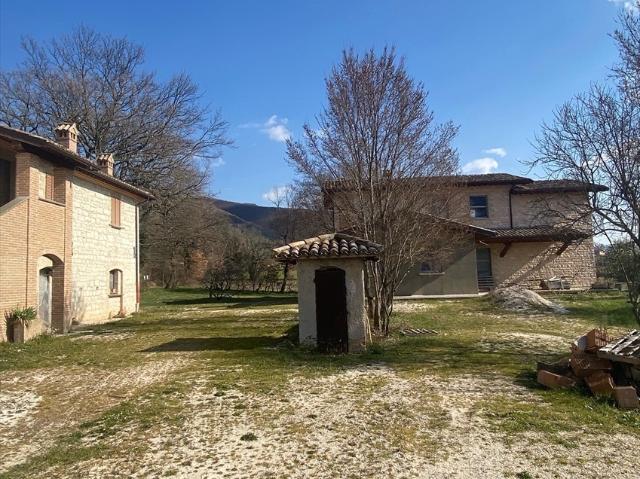 Casa indipendente con giardino in strada di san leonardo, Gualdo Tadino