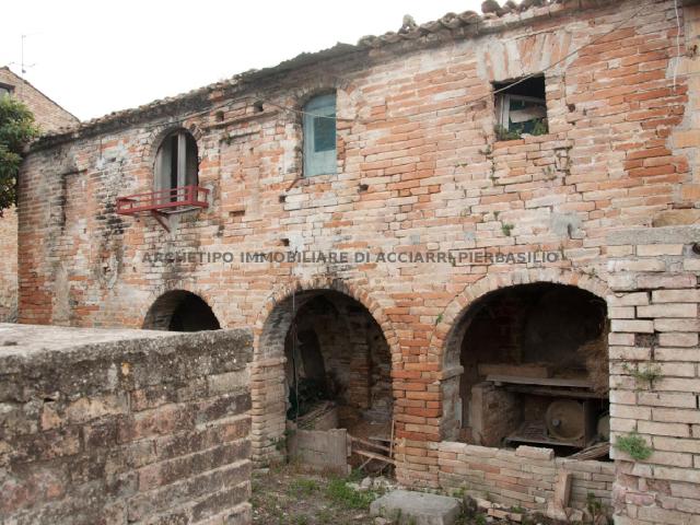Casa indipendente con giardino in piane santi, Massignano